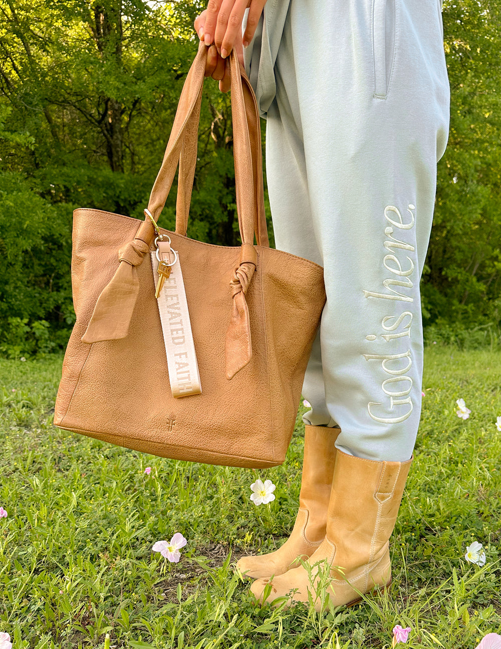 Beiger Oversized Logo-Schlüsselanhänger