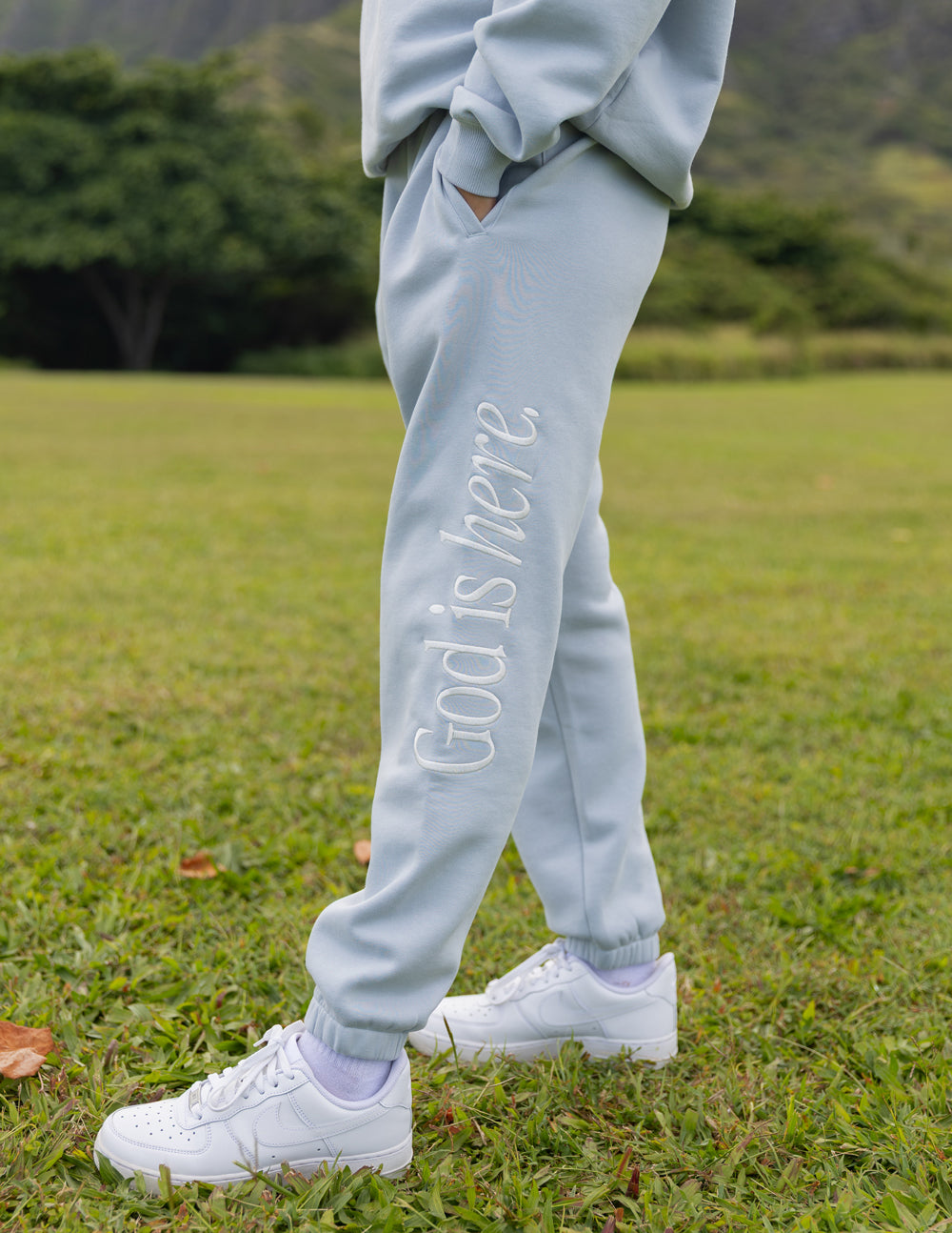 God Is Here Unisex-Jogginghose