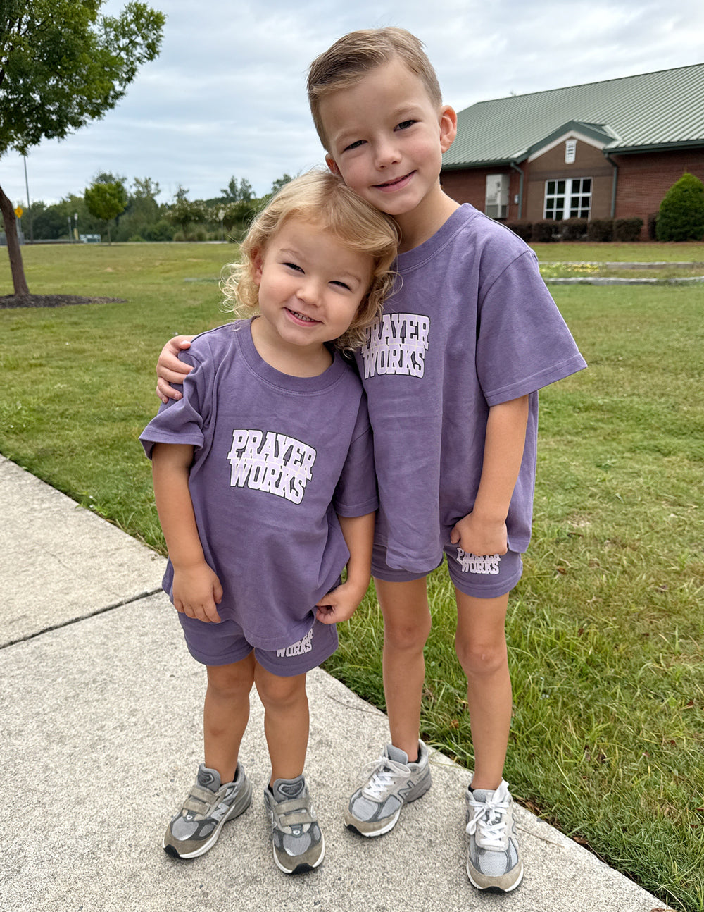 Gebet Wirkt Kinder-T-Shirt